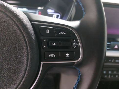 Used 2022 Kia Niro EX Premium image 17