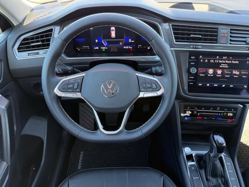 Used 2023 Volkswagen Tiguan SE image 14