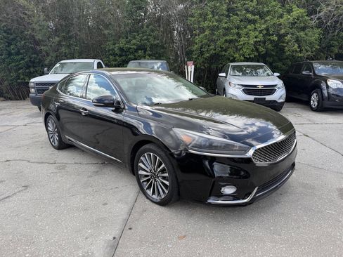 Used 2017 Kia Cadenza Premium w/ Luxury Package image 3