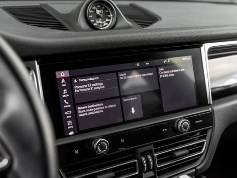 Certified 2023 Porsche Macan AWD/4WD image 30