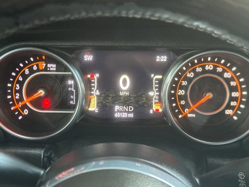 Used 2020 Jeep Wrangler Unlimited Sahara image 25