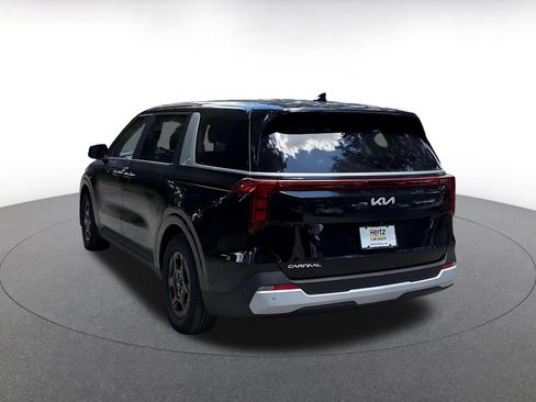 Used 2026 Kia Carnival FWD image 5