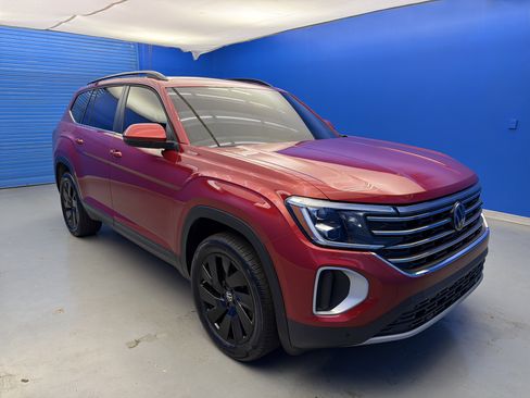 Used 2024 Volkswagen Atlas SE FWD image 2