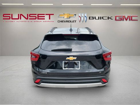Certified 2024 Chevrolet Trax LT FWD image 5
