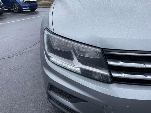 Used 2021 Volkswagen Tiguan SE w/ Panoramic Sunroof Package image 17