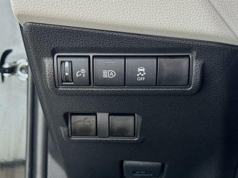 Used 2026 Toyota Corolla Cross L AWD/4WD image 11