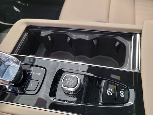 New 2026 Volvo XC90 B5 Plus w/ Protection Package Premier image 20