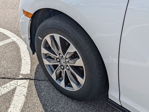 Used 2023 Honda Odyssey EX-L image 6