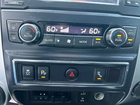 Used 2017 Nissan Titan SL AWD/4WD image 27