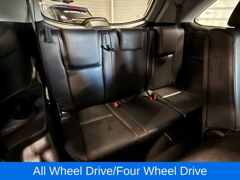 Used 2016 Toyota Highlander XLE image 14