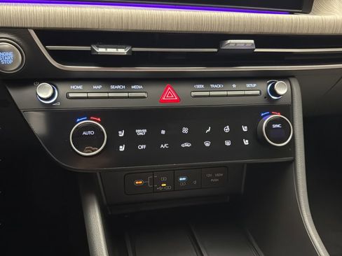 Certified 2025 Hyundai Sonata Limited FWD image 26