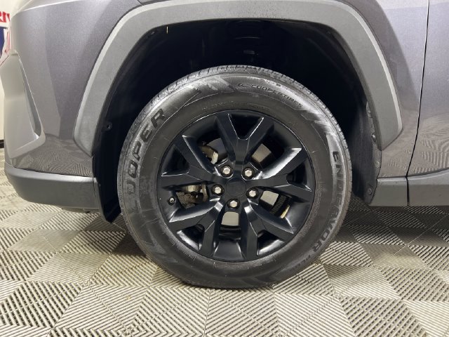Used 2021 Toyota RAV4 LE FWD image 24