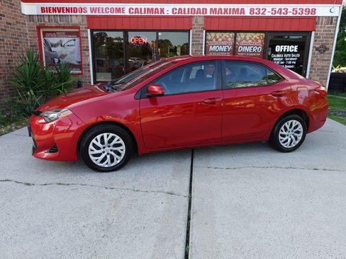 Used 2018 Toyota Corolla LE FWD image 1