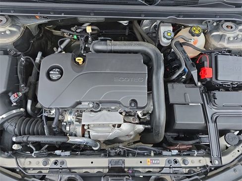 Used 2018 Chevrolet Malibu LT image 32