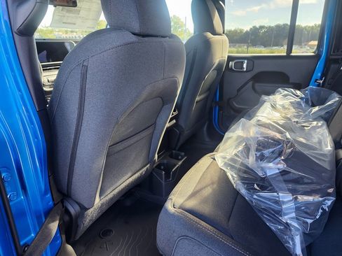 New 2025 Jeep Gladiator Sport image 7