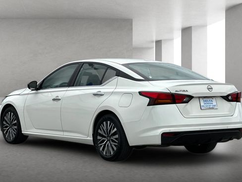 Used 2025 Nissan Altima 2.5 SV FWD image 6