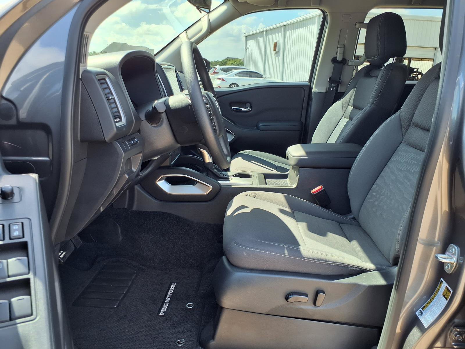 Used 2024 Nissan Frontier SV RWD image 15