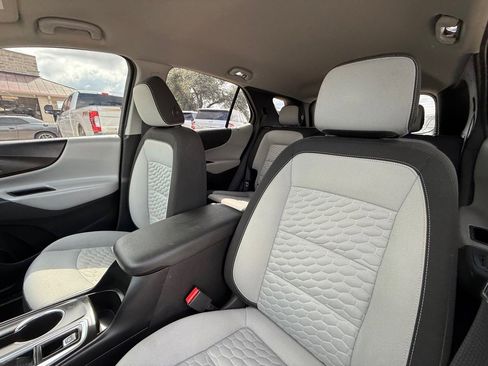 Used 2018 Chevrolet Equinox LS image 17