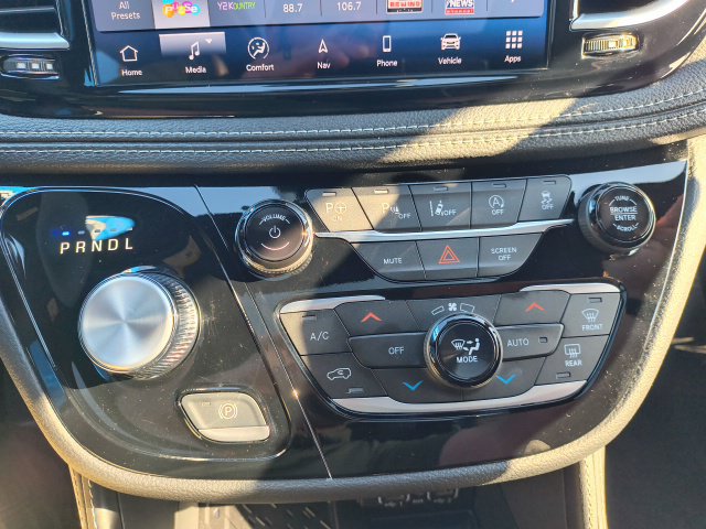 Used 2025 Chrysler Pacifica Limited w/ Uconnect Theater Family Group FWD image 26