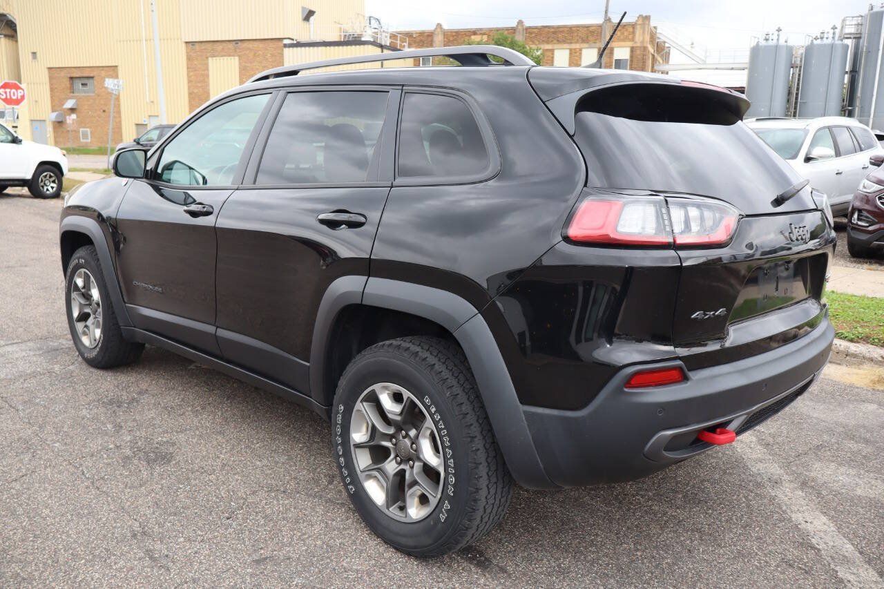 Used 2019 Jeep Cherokee Trailhawk w/ Cold Weather Group AWD/4WD image 4