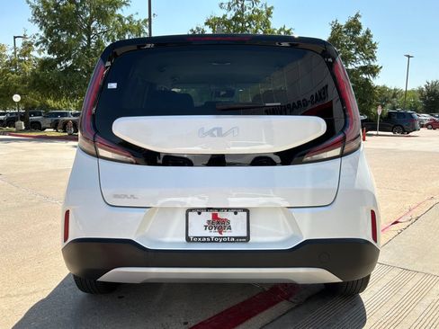 Used 2025 Kia Soul LX w/ LX Technology Package FWD image 7