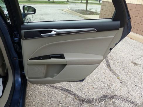 Used 2019 Ford Fusion SEL FWD image 46