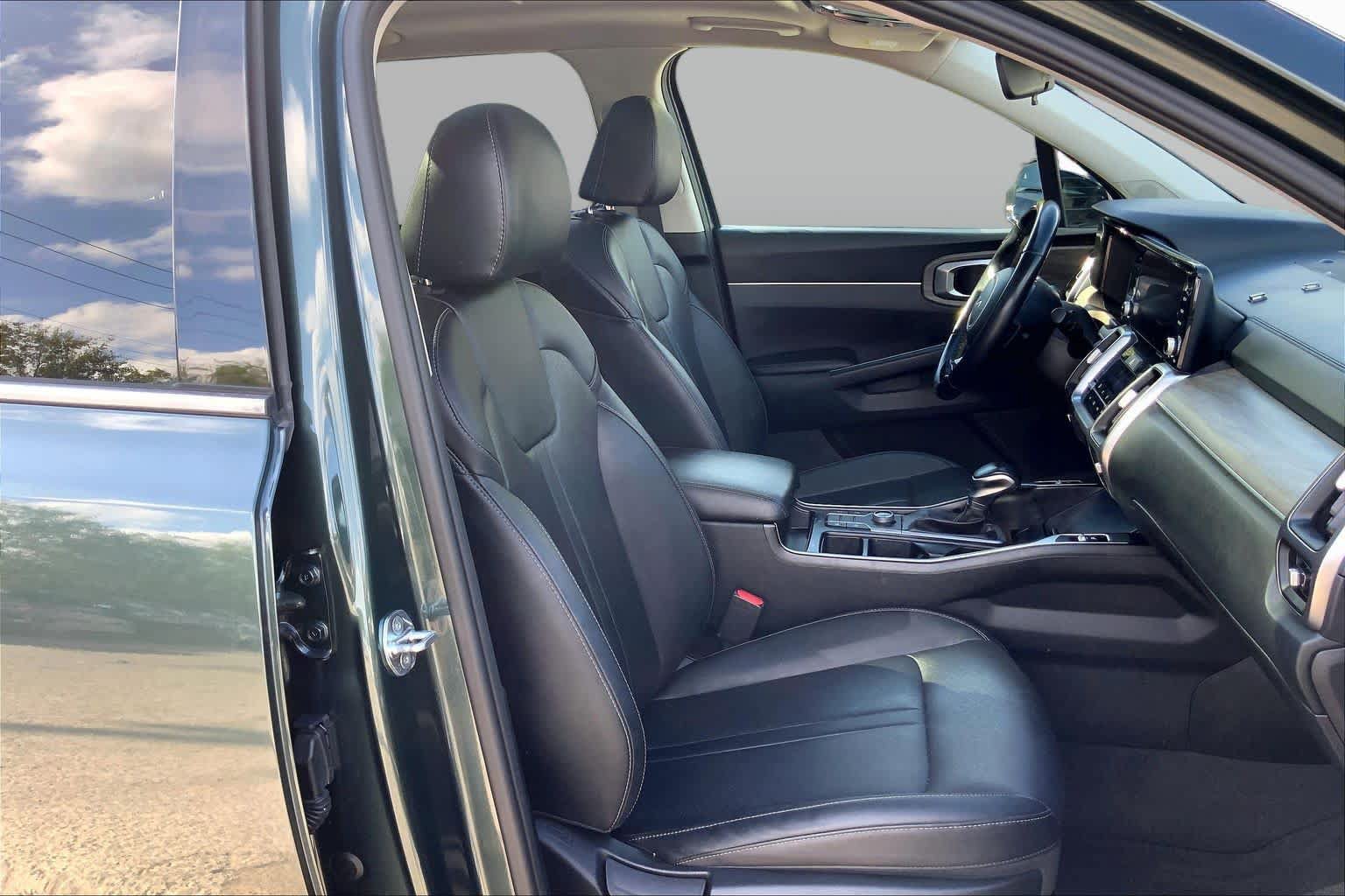 Used 2022 Kia Sorento S w/ Panoramic Sunroof Package AWD/4WD image 9