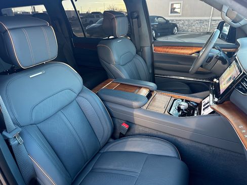 Used 2022 Jeep Grand Wagoneer Series II w/ Flexible Seating Group image 46
