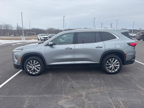 Used 2025 Buick Enclave Preferred image 2