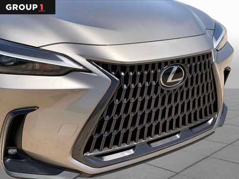 Used 2024 Lexus NX 250 FWD w/ Towing Package (2000 Lbs) image 27