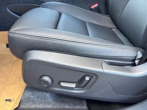 New 2026 Volvo XC40 B5 Ultra image 6