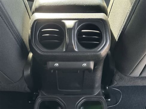 Used 2018 Jeep Wrangler Unlimited Sport S image 20