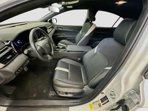 Used 2025 Toyota Camry SE FWD image 13