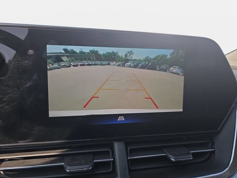 Used 2025 Chevrolet Trax LT FWD image 22