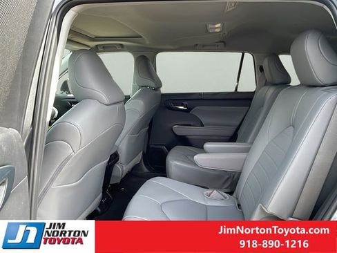 New 2026 Toyota Highlander XLE image 19