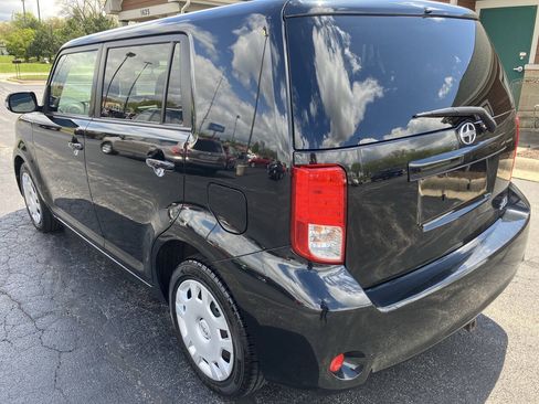 Used 2012 Scion xB FWD image 5
