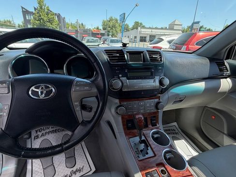 Used 2010 Toyota Highlander Limited AWD/4WD image 9
