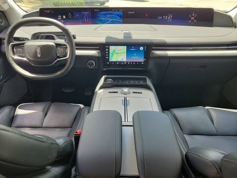 Used 2026 Lincoln Navigator Reserve AWD/4WD image 9