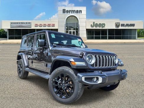 Used 2025 Jeep Wrangler Unlimited Sahara AWD/4WD image 1