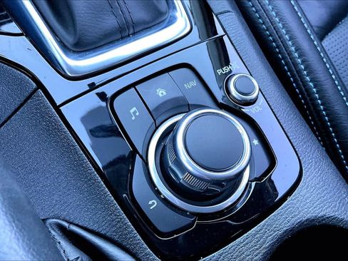 Used 2016 MAZDA MAZDA3 i Sport w/ Preferred Equipment Package image 32