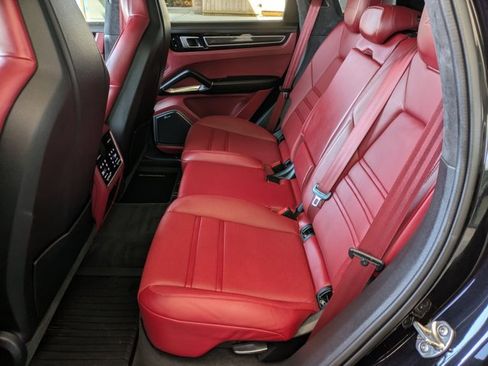 Used 2020 Porsche Cayenne Turbo S image 20