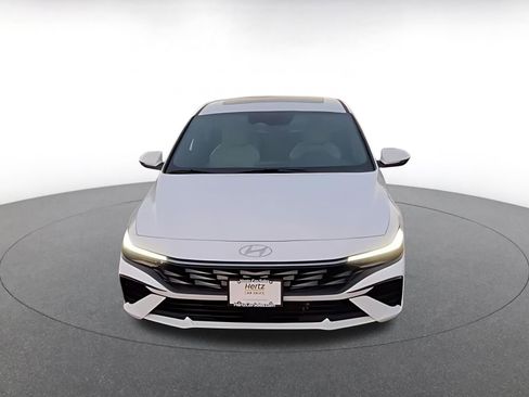 Used 2025 Hyundai Elantra Limited image 4