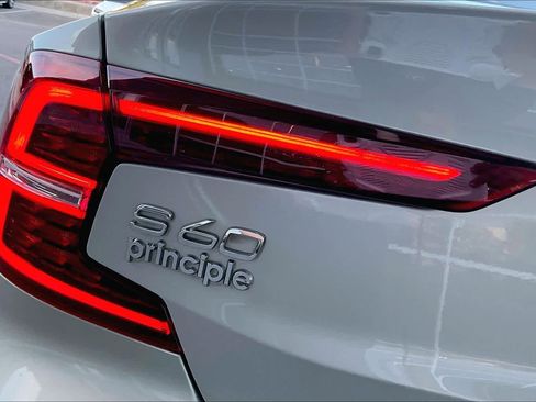 Used 2020 Volvo S60 T5 Momentum image 27