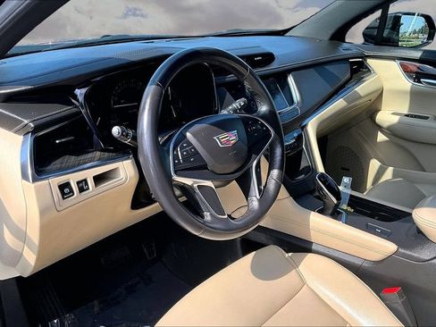 Used 2017 Cadillac XT5 FWD image 17