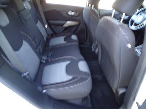 Used 2017 Jeep Cherokee 4WD Sport image 27