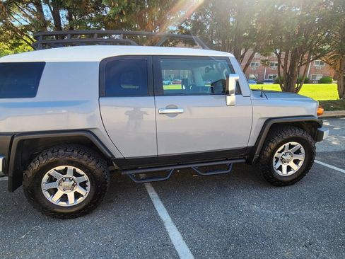 Used 2014 Toyota FJ Cruiser 4WD w/ Upgrade Package image 11