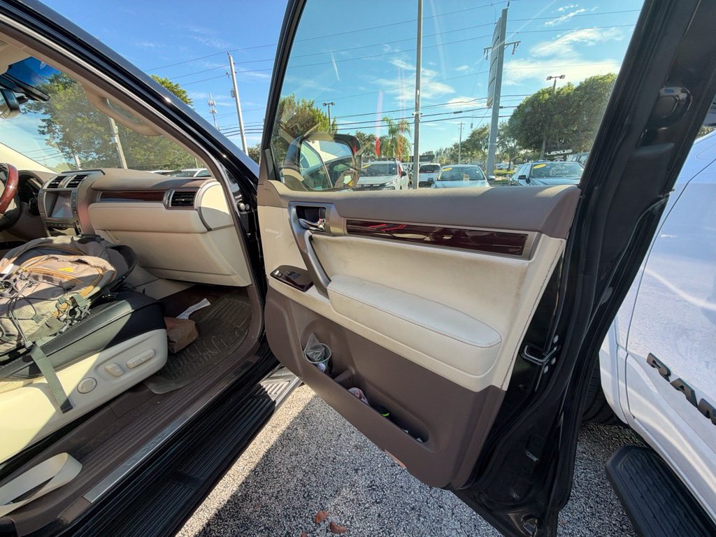 Used 2018 Lexus GX 460 Premium w/ Premium Package AWD/4WD image 27