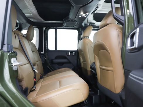 Used 2022 Jeep Wrangler Unlimited Sahara w/ Cold Weather Group image 12