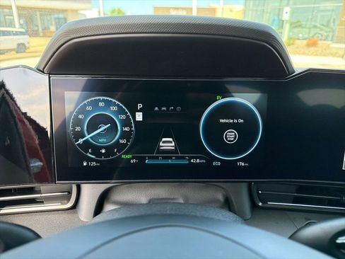 New 2025 Hyundai Elantra SEL FWD image 22