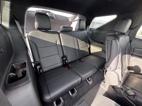 Used 2025 Chevrolet Traverse RS w/ LPO, Floor Liner Package image 10